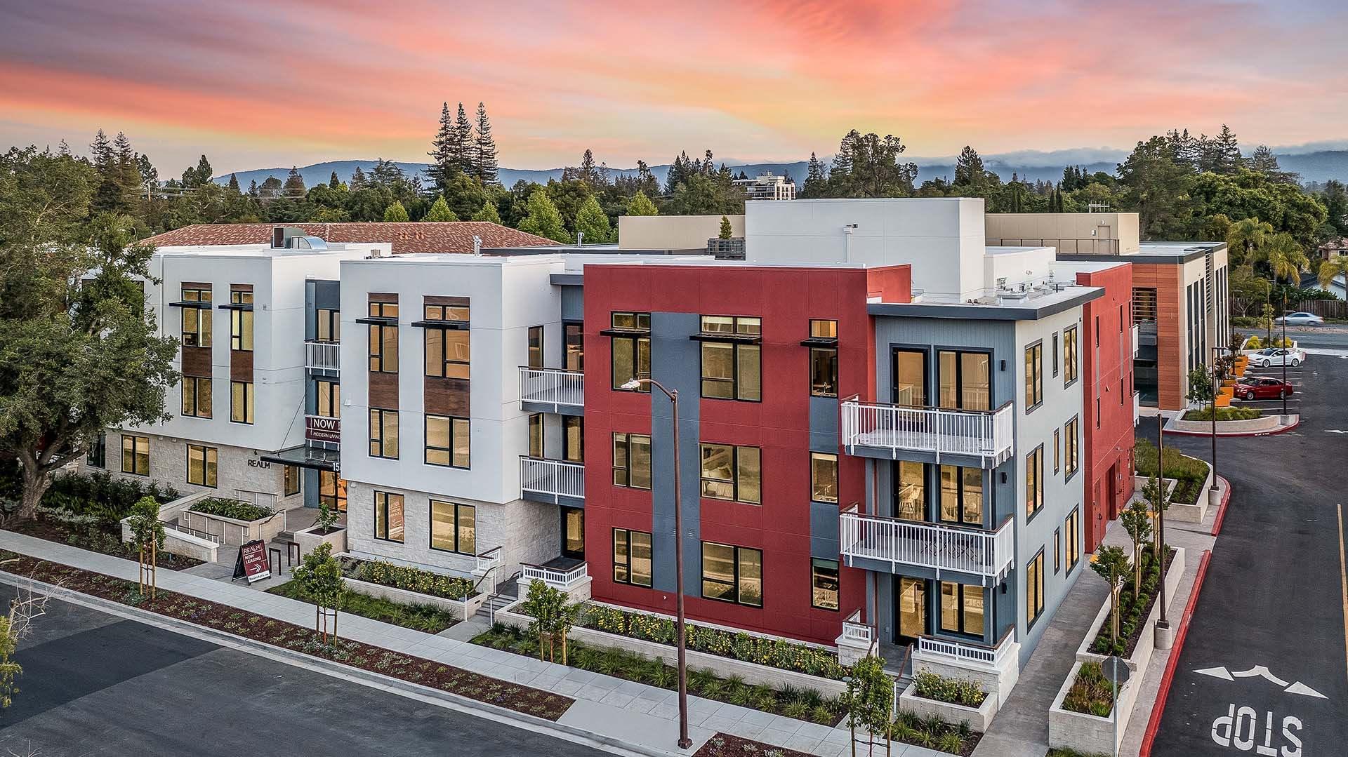 What kind of apartment tours are available?